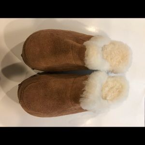 RJ’s Fuzzies Chestnut Sheepskin Clogs